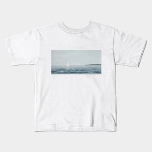 Sailboat headed for shore - painting Kids T-Shirt